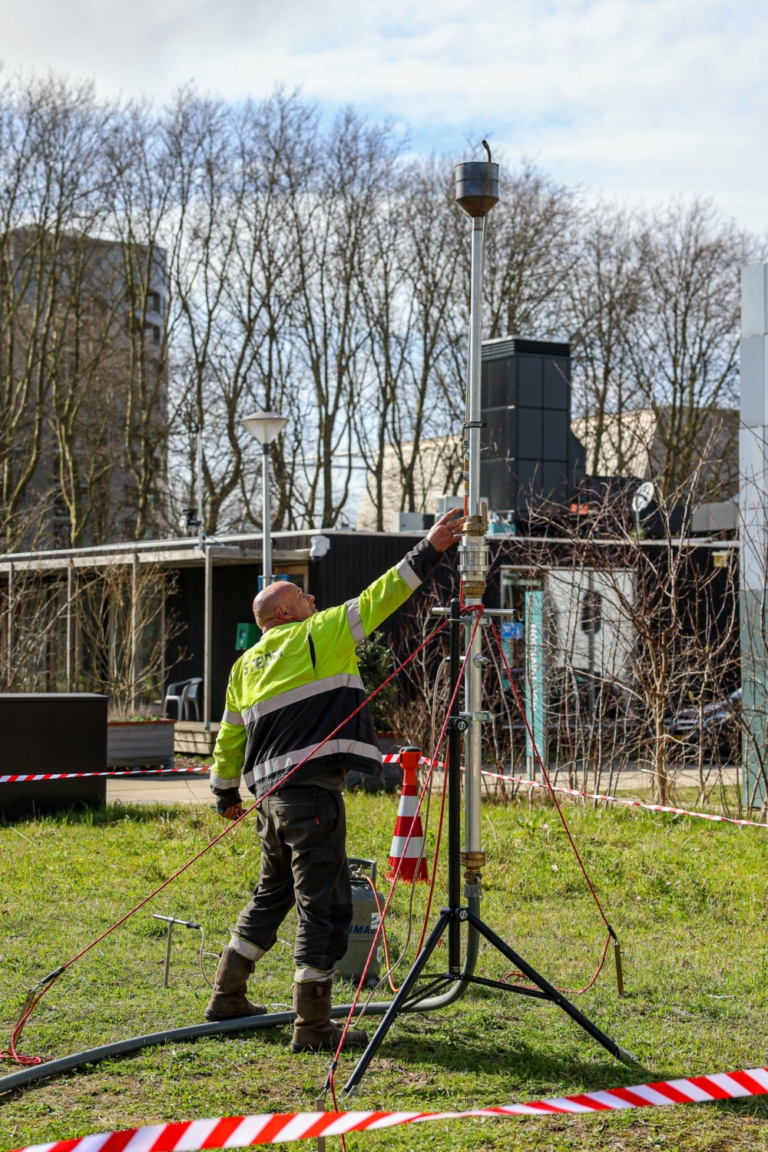 Door de vlam te 'vervuilen' wordt deze zichtbaar